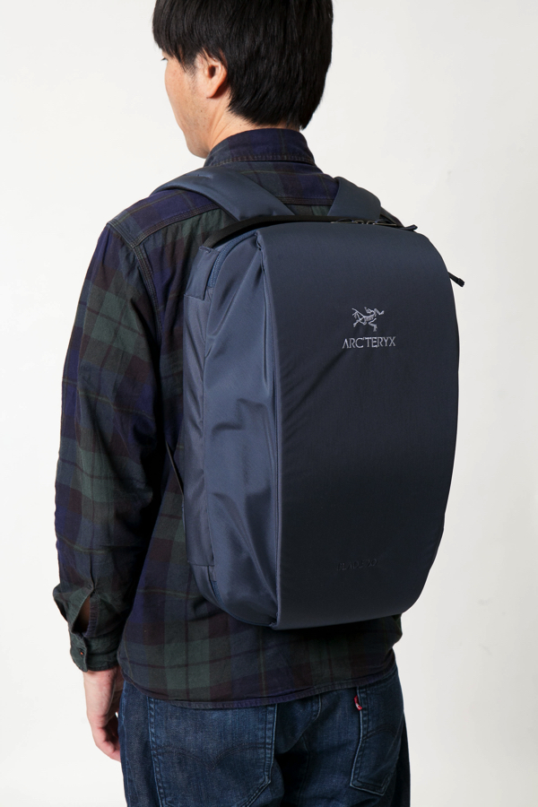 被りが気になる人にも朗報！ 【ARC'TERYX】の名作［BLADE20］に ...