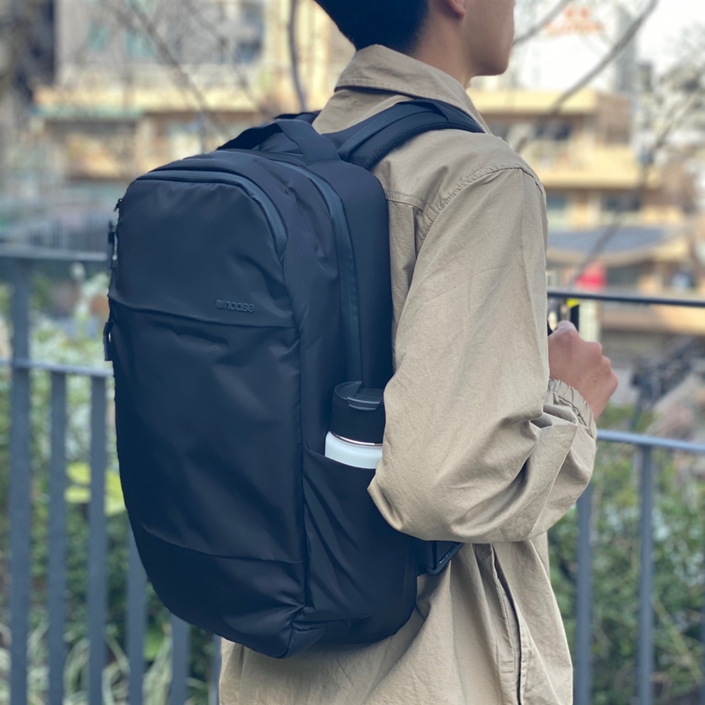 逸品】 Incase City Compact Backpack ブラック econet.bi