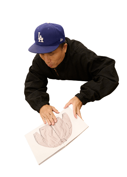 今年リリースされた〈グラミチ〉のアーカイブブックに掲載されている、当時のトップス。